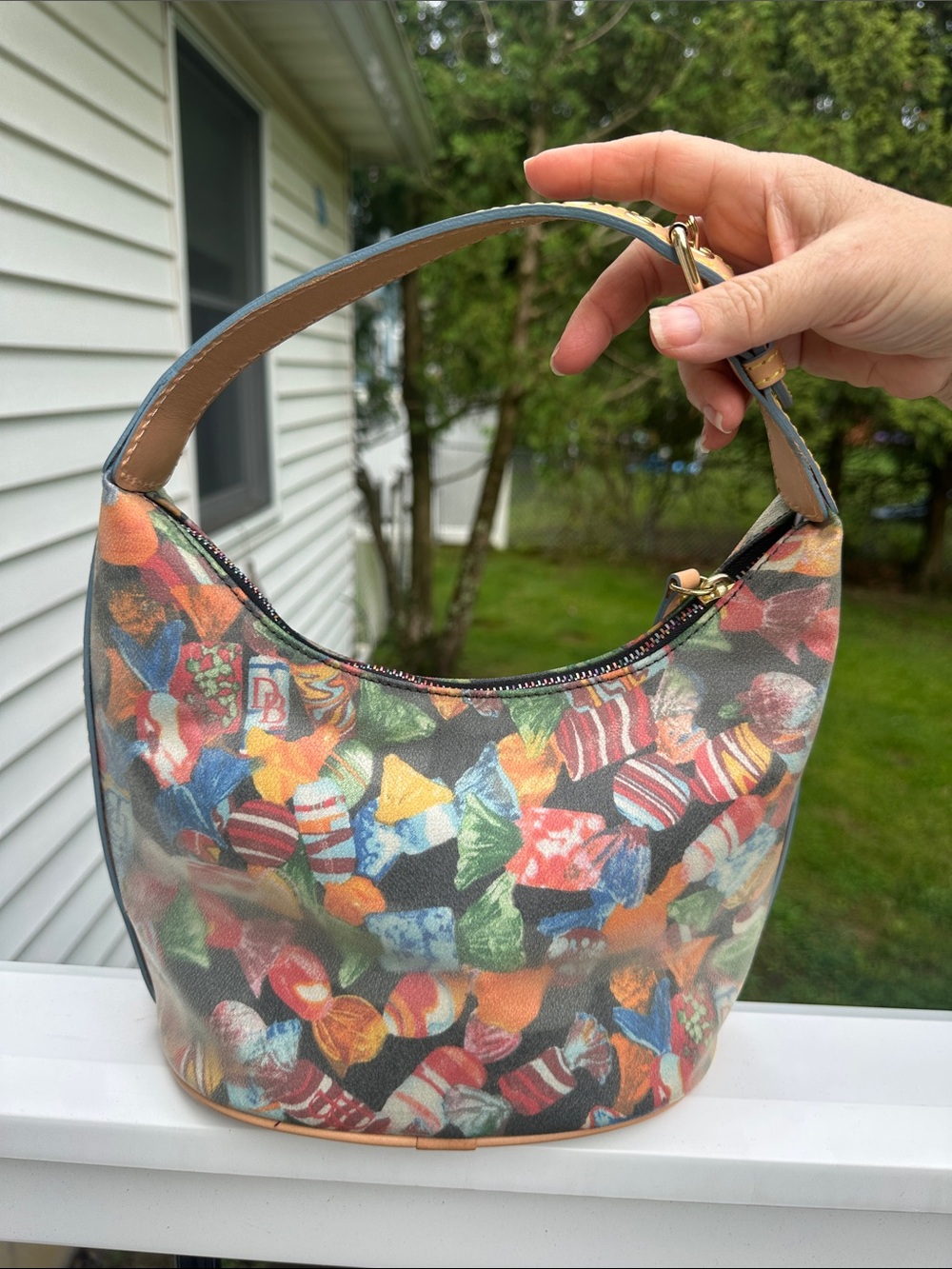 Dooney & Bourke retired candy print bucket bag - Picture 6 of 16